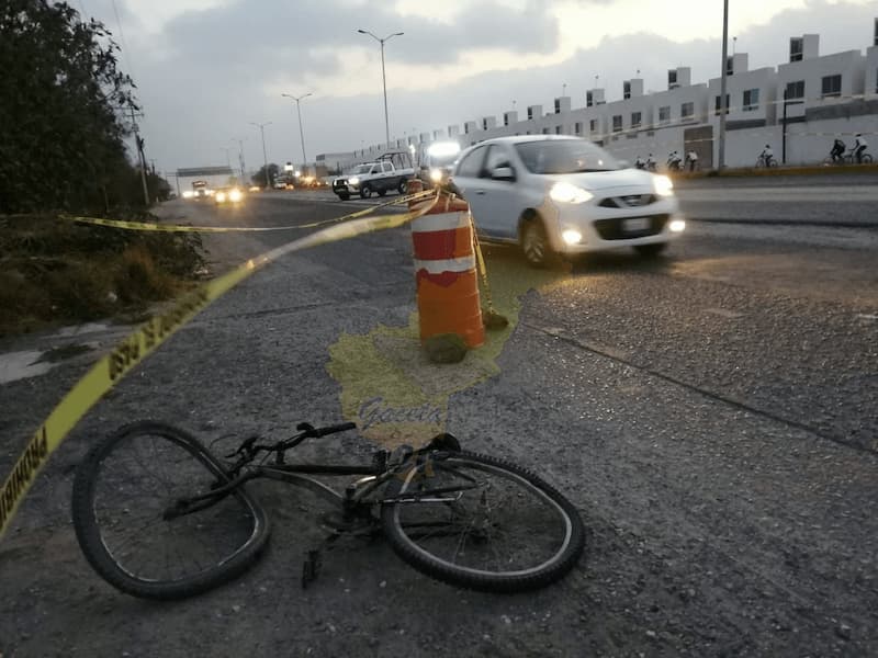 CICLISTA MURIÓ ARROLLADO 1 LA BIICICLETA QUEDO TIRADA EN EL SITIO 1