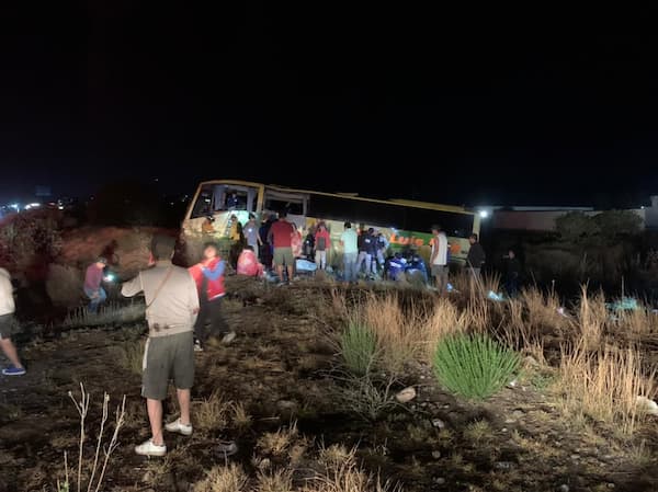 Atiende PC de San Juan del Río Volcadura de Autobús Turístico 1 Atiende PC de San Juan del Rio Volcadura de Autobus Turistico 2