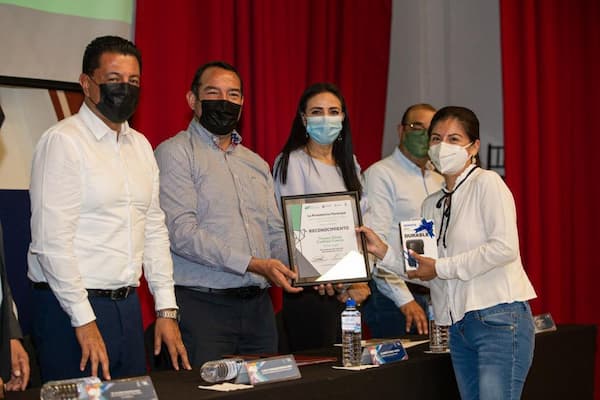 Premian a ganadores de concurso de fotografia y cartel por el Dia de la Tierra en San Juan del Rio 1