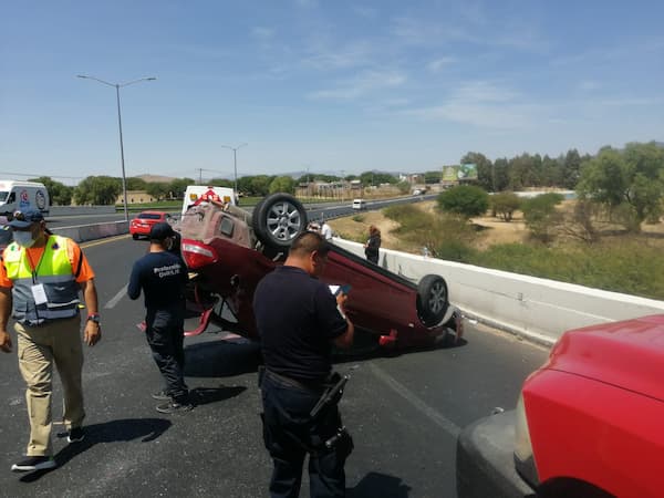 VUELCA CARRO EN TX 1