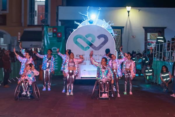 En equipo, Mauricio Kuri y Roberto Cabrera llevan Mega Desfile Navideño a 22 mil sanjuanenses 1 En equipo, Mauricio Kuri y Roberto Cabrera llevan Mega Desfile Navideño a 22 mil sanjuanenses
