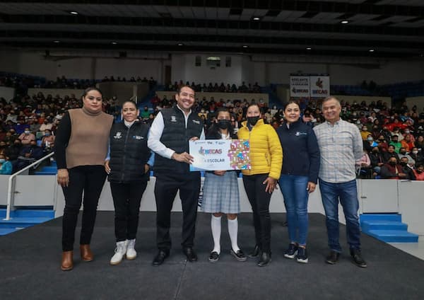 Entregan más de 10 mil becas a estudiantes sanjuanenses en penúltima jornada 1 Entregan más de 10 mil becas a estudiantes sanjuanenses en penúltima jornada