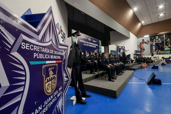 Roberto Cabrera reconoce el esfuerzo y destaca la labor de la policía sanjuanense 1 Roberto Cabrera reconoce el esfuerzo y destaca la labor de la policía sanjuanense