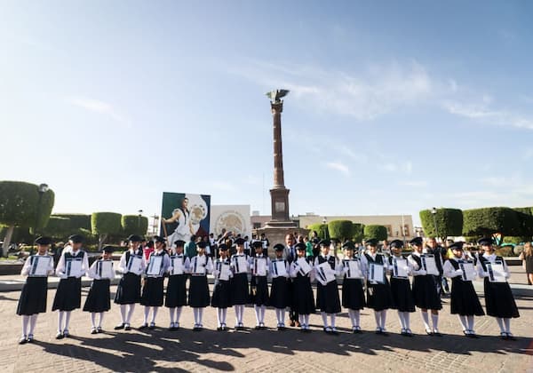 Autoridades encabezan ceremonia del Día de la Bandera en San Juan del Río; reconocen a escoltas 1 Autoridades encabezan ceremonia del Día de la Bandera en San Juan del Río; reconocen a escoltas