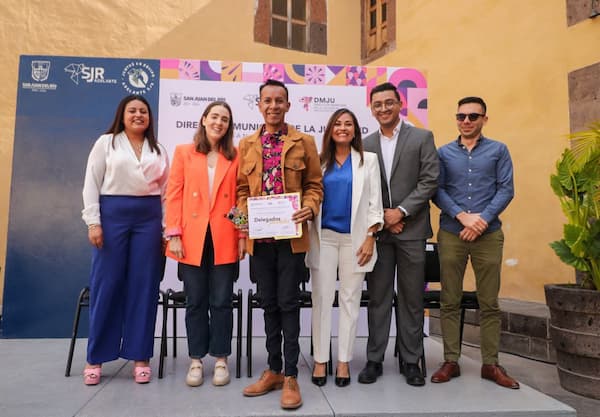 Rinden protesta delegados juveniles de San Juan del Río