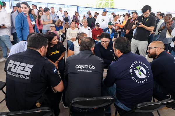 Mauricio Kuri y Roberto Cabrera atienden a ciudadanos durante Jornada Contigo en Loma Alta 1 Mauricio Kuri y Roberto Cabrera atienden a ciudadanos durante Jornada Contigo en Loma Alta