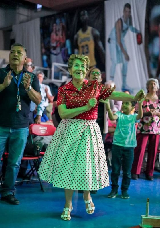 Adultos mayores festejan con concierto gratuito de Los Hooligans y la voz gemela de Juan Gabriel 1 Adultos mayores festejan con concierto gratuito de Los Hooligans y la voz gemela de Juan Gabriel