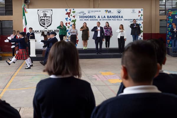 Encabeza Roberto Cabrera ceremonia de honores a la Bandera e inicio del ciclo escolar 2023-2024 1 Encabeza Roberto Cabrera ceremonia de honores a la Bandera e inicio del ciclo escolar 2023-2024