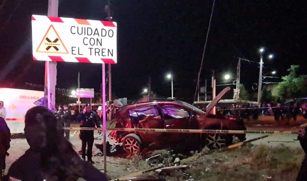 La camioneta quedó destrozada.