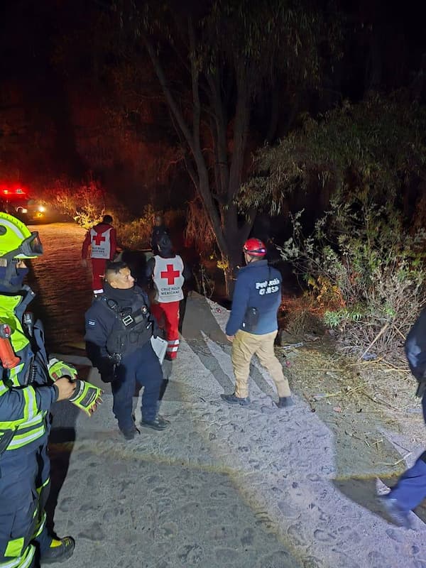 Dos heridas en carro que cayó a barranca en San Sebastián 2 474869370 639458838606264 1009232268707341916 n