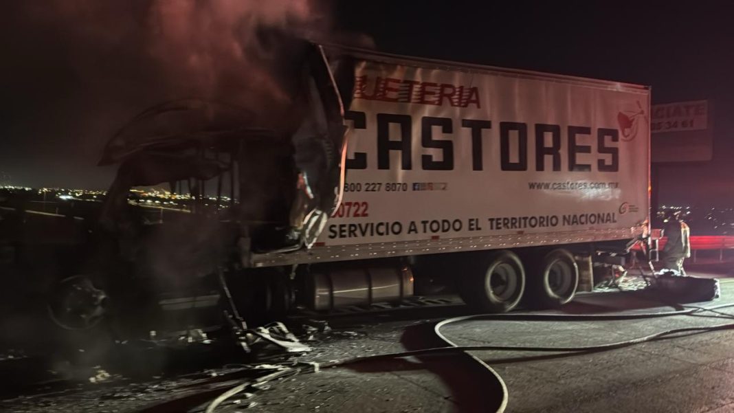 El camión terminó en cenizas