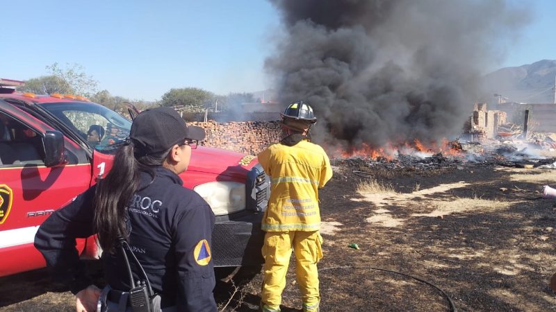 Fuerte incendio provocó alarma en Bordo Blanco, Tequisquiapan 1 WhatsApp Image 2025 01 18 at 3.10.36 PM