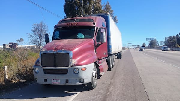 "La libraron", les cayó llanta de tráiler en su carro 2 WhatsApp Image 2025 01 18 at 9.16.41 PM 1