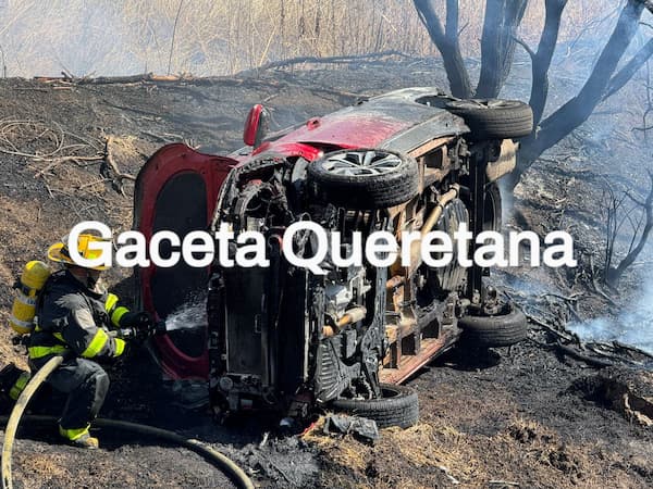 Polis de Tequisquiapan rescatan a personas que iban en carros y se incendiaron luego de chocar 4 WhatsApp Image 2025 01 29 at 6.47.52 PM