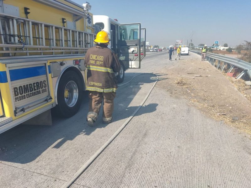 Muere chofer al volcar tráiler, balatas se quemaron 1 photo 4956249658536079390 y