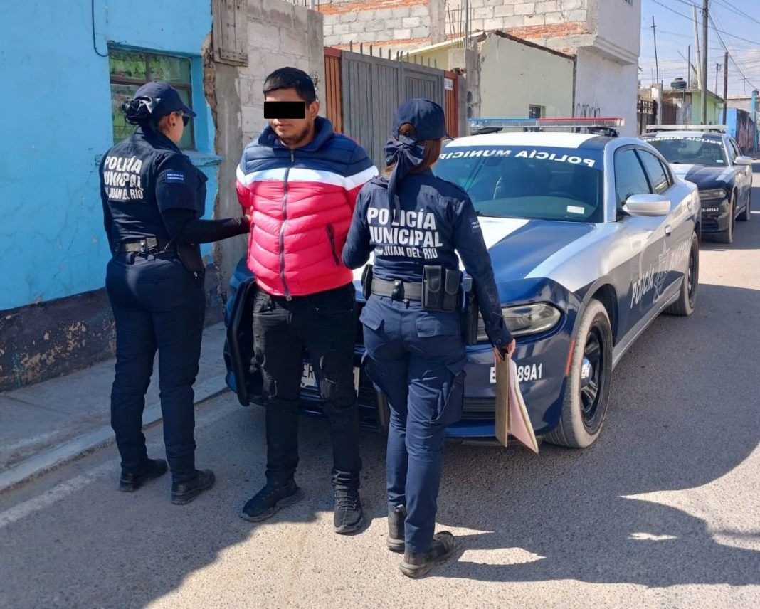 Policía Municipal de San Juan del Río detiene a persona por presunto cohecho