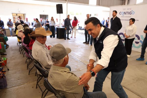 Lleva Luis Nava apoyos alimentarios y jornada de salud a Tequisquiapan