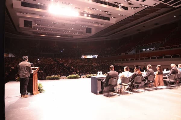 Reconoce Luis Nava a egresados del COBAQ en su ceremonia de graduación