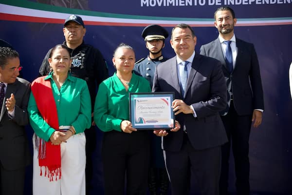 Roberto Cabrera atestigua Desfile Cívico-Militar con motivo del 216 Aniversario del Inicio de la Independencia de México 6 WhatsApp Image 2026 09 16 at 12.57.46 PM 1