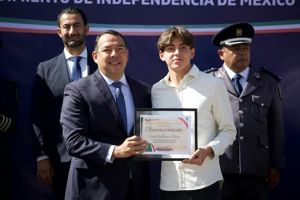 Roberto Cabrera atestigua Desfile Cívico-Militar con motivo del 216 Aniversario del Inicio de la Independencia de México 5 WhatsApp Image 2026 09 16 at 12.57.46 PM