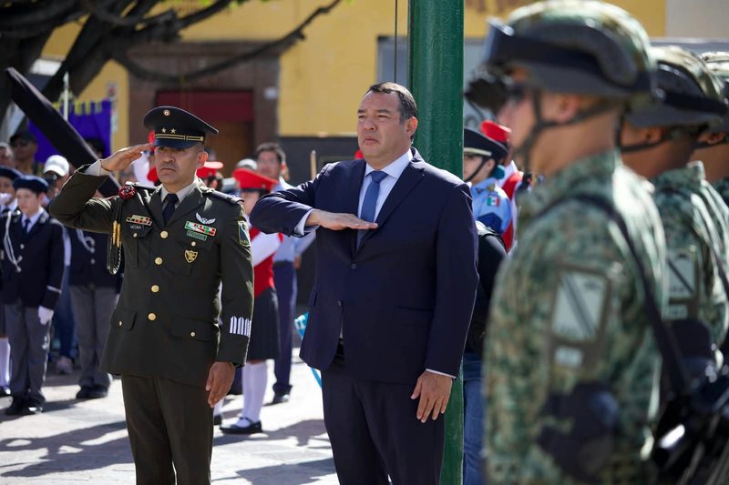 Roberto Cabrera atestigua Desfile Cívico-Militar con motivo del 216 Aniversario del Inicio de la Independencia de México 2 WhatsApp Image 2026 09 16 at 12.57.47 PM