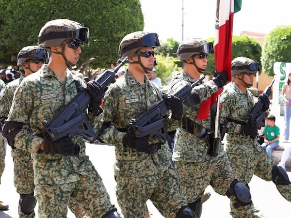 Roberto Cabrera atestigua Desfile Cívico-Militar con motivo del 216 Aniversario del Inicio de la Independencia de México 7 WhatsApp Image 2026 09 16 at 12.57.48 PM