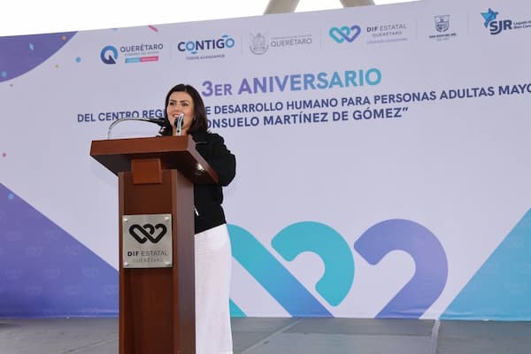 Festejan adultos mayores el tercer aniversario del Centro Regional en San Juan del Río